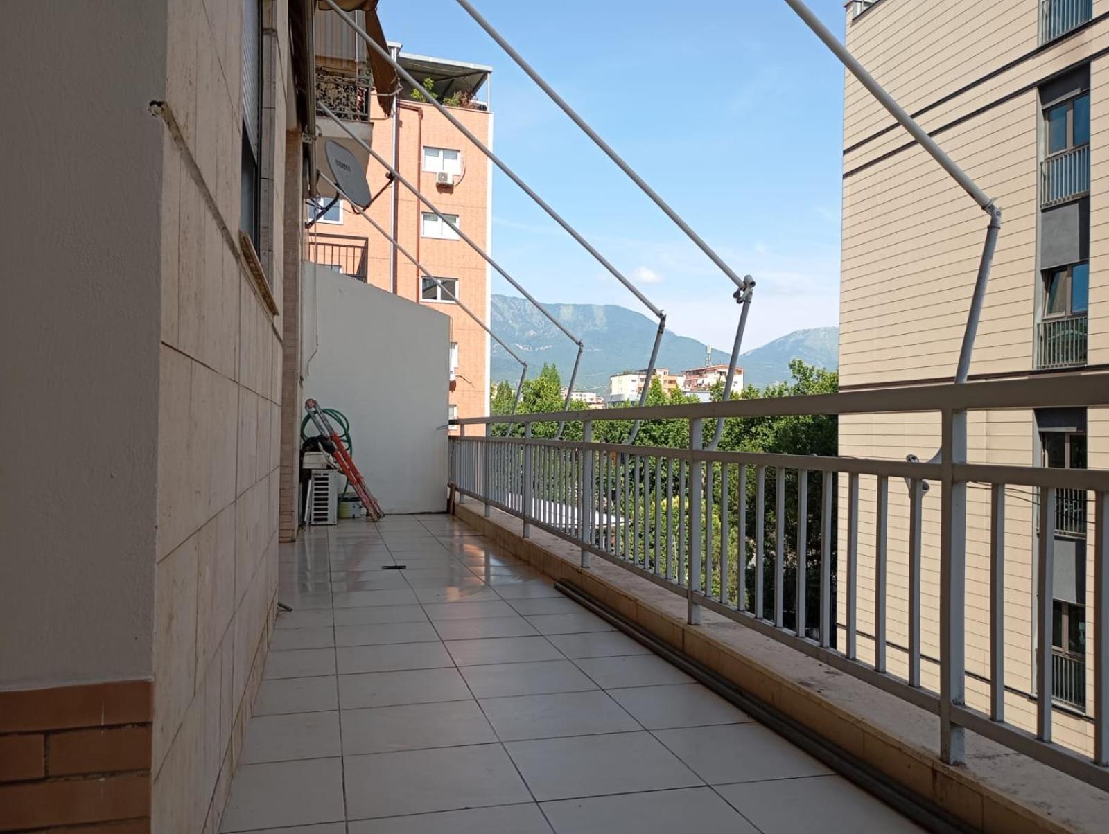 טיראנה Royal 3 Hostel מראה חיצוני תמונה