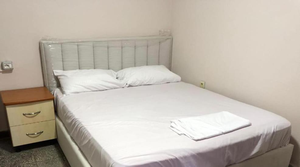 טיראנה Royal 3 Hostel מראה חיצוני תמונה