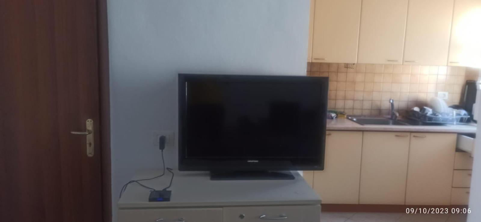 טיראנה Royal 3 Hostel מראה חיצוני תמונה